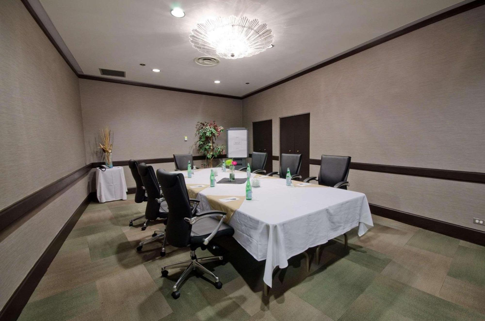 Radisson Downtown Hotel 4*