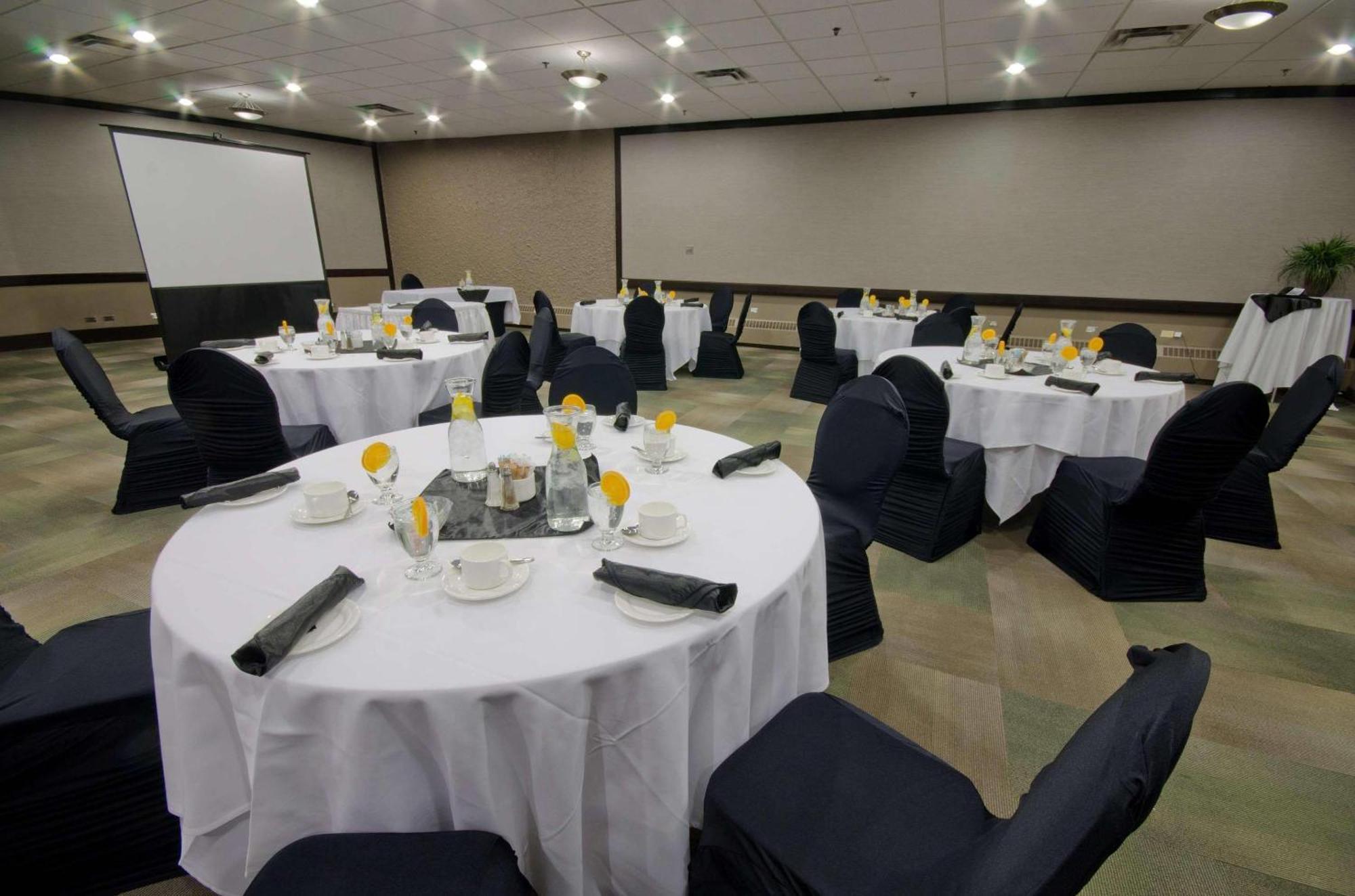 Radisson Downtown Hotel 4*