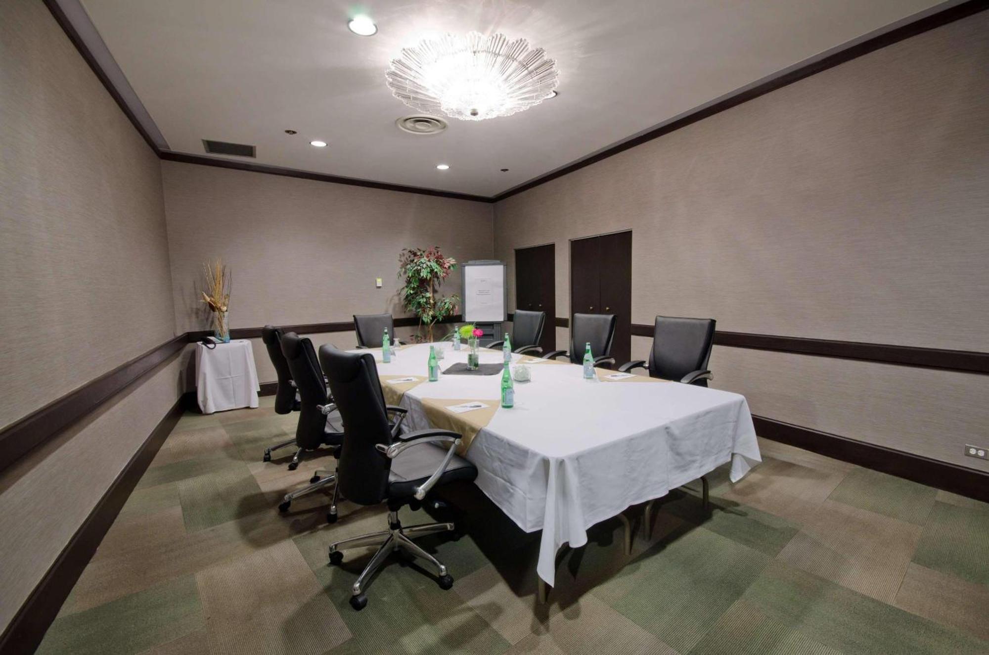 Radisson Downtown Hotel 4*